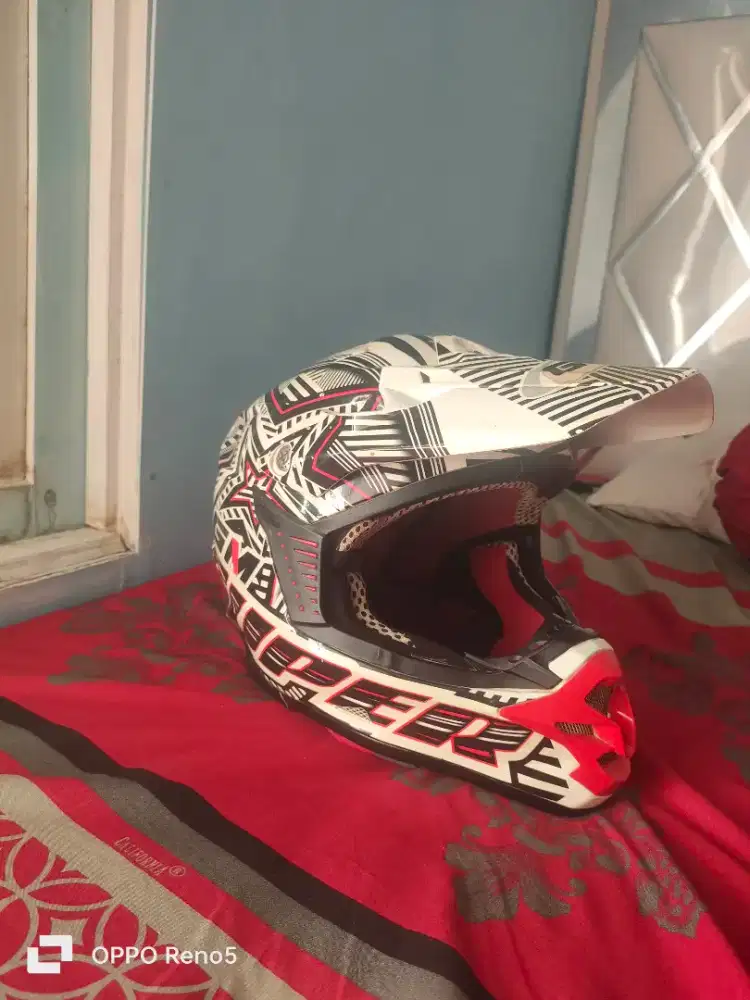 Helm cross merk GM