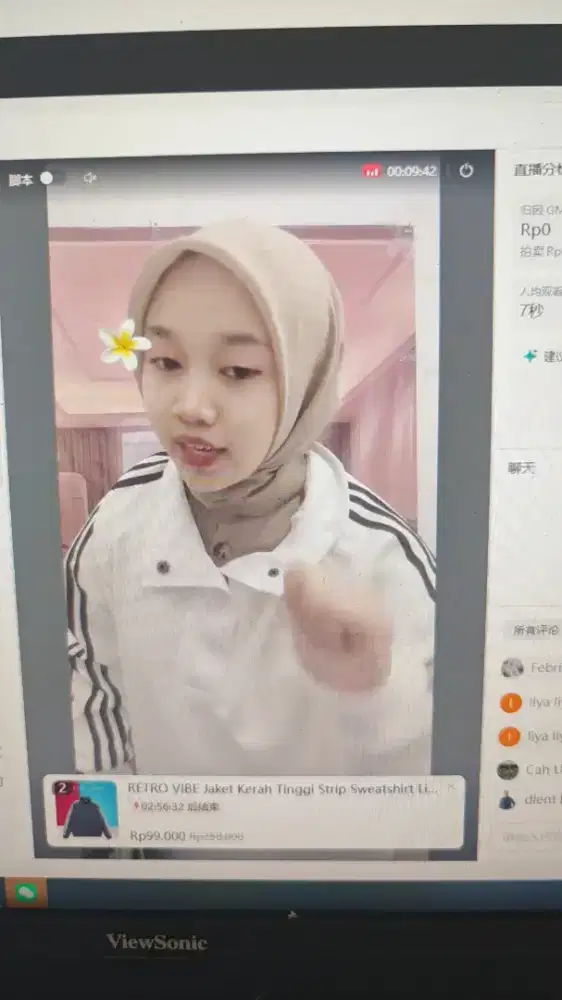HOST LIVE STREAMING WANITA