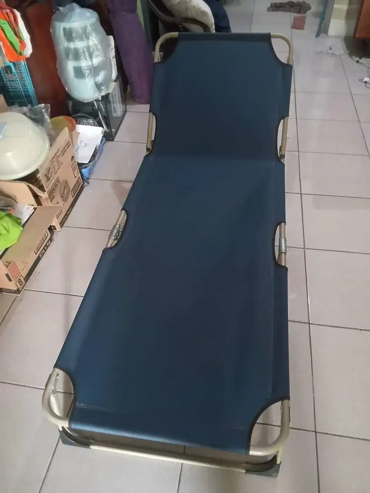 Tempat Tidur Lipat + Alas Selimut & Bantal Kecil, Tole Iskandar Depok