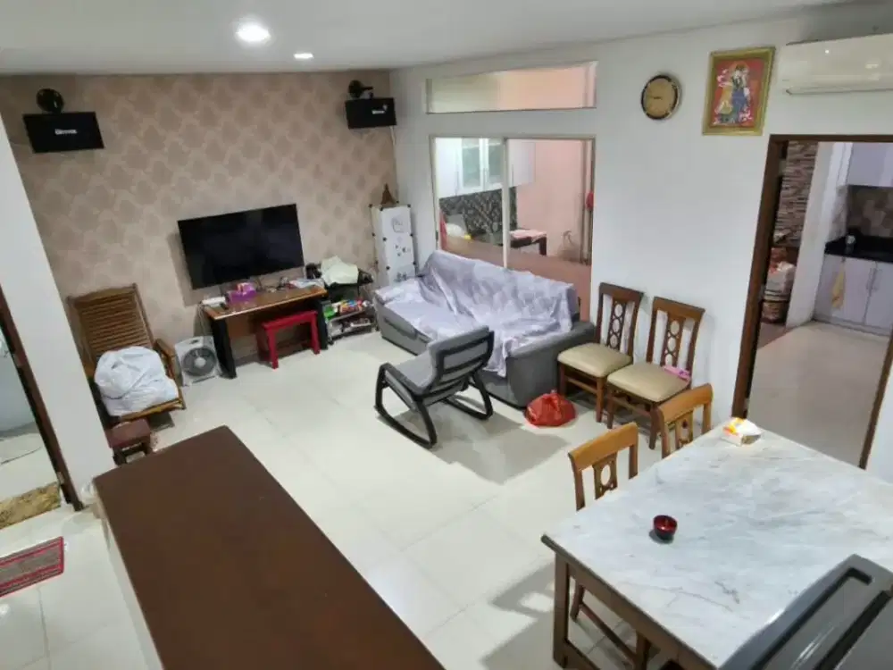 dijual rumah terawat taman surya 5