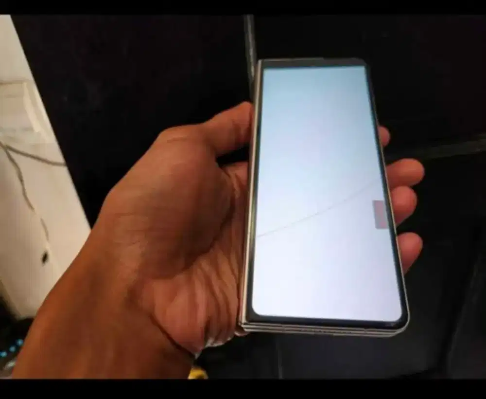 Z Fold 4 256GB 12GB minus lcd dalam rusak luar retak tapi normal