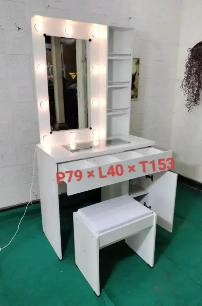 Meja rias lampu led