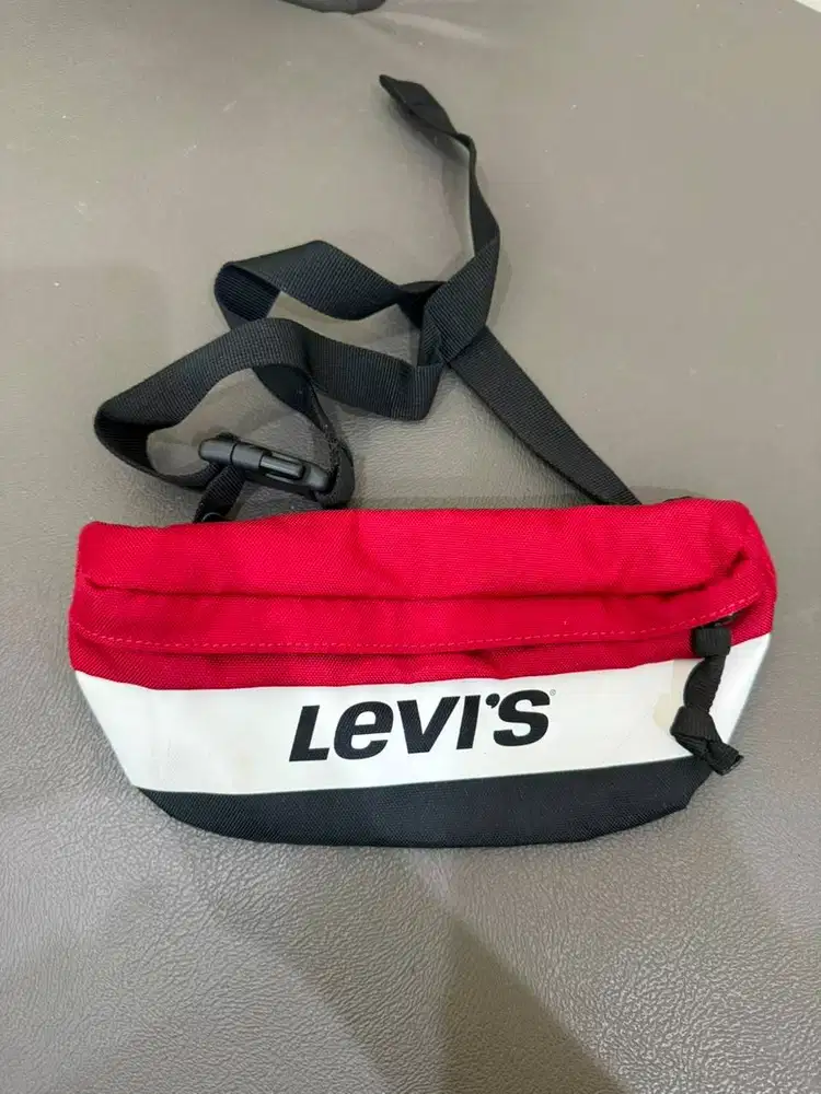 Tas Selempang Levi's Original – Merah Putih Hitam