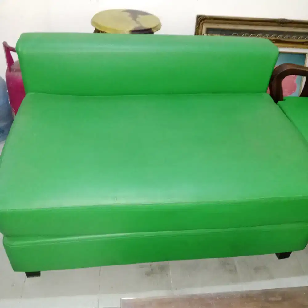 Kursi sofa empuk  panjang 1.5 meter material dari kulit