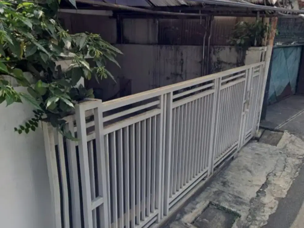 Dijual Cepet Rumah Tua ( Harus Renovasi)  jalan Pecandran Kebayoran baru Dekat lapanfan sepak bola blok S