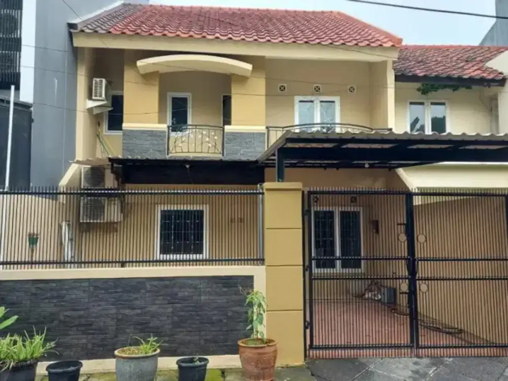 Rumah 2 Lantai Depan Taman | Taman Semanan - Jakarta Barat