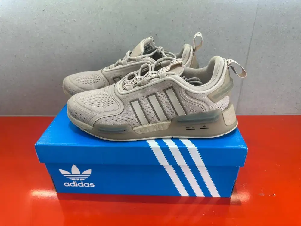 PRELOVED SEPATU ADIDAS NMD V3