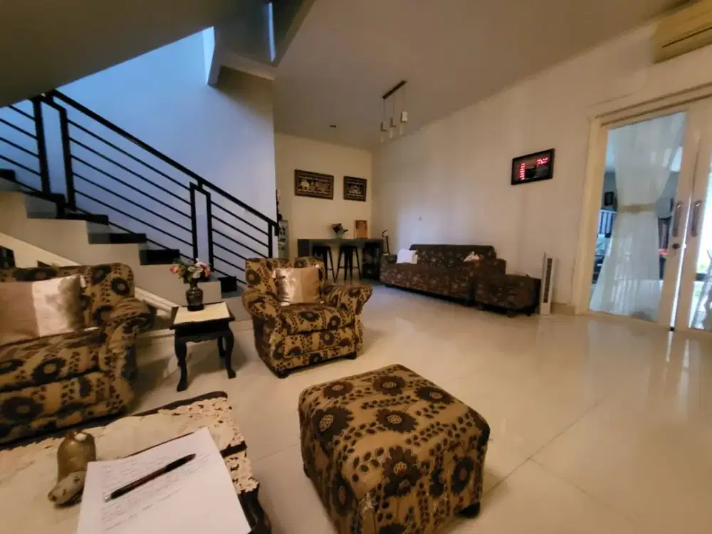 Rumah 2 lantai luas 239 meter komplek perumahan jalan akses 3 mobil