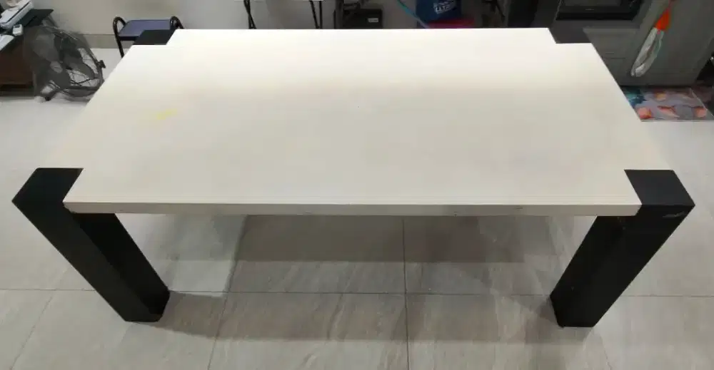 Meja Makan Besar bahan kayu MDF