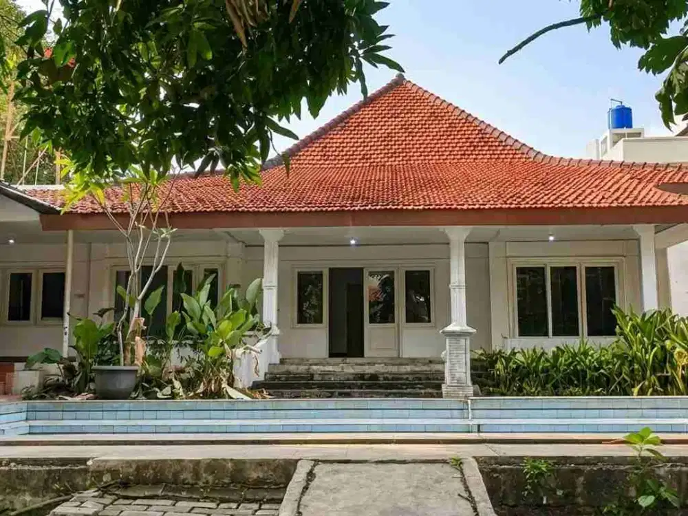 Sewa Rumah Usaha di Jalur Utama Kemang Parkir Luas