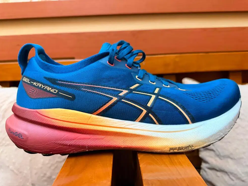 DIJUAL SEPATU RUNNING ASICS GEL KAYANO 31