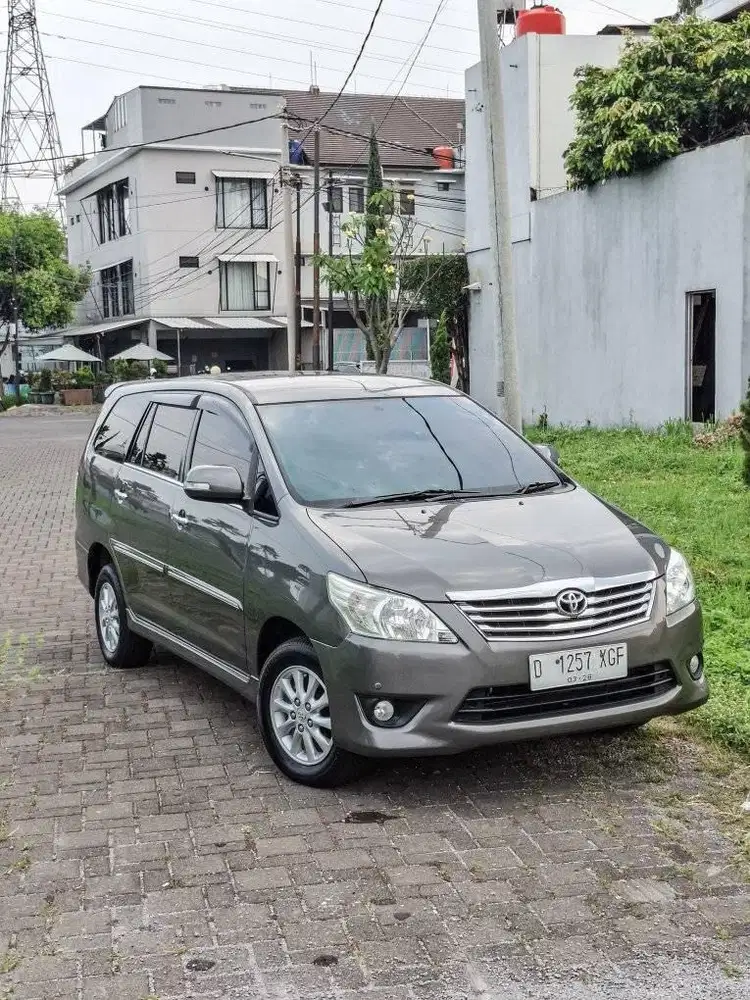 Toyota Kijang innova V solar AT 2012