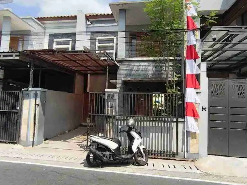 Dijual murah rumah 2 lantai selangkah ke Paragon Mall