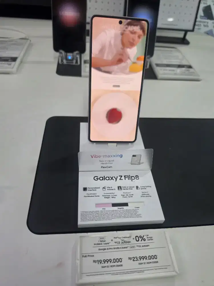SAMSUNG GALAXY Z FLIP 8 12/512 GB