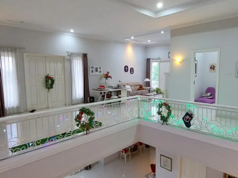 For Sale Rumah Mewah 2 Lantai Hook di Kawasan Elit Surabaya Barat Graha Family
