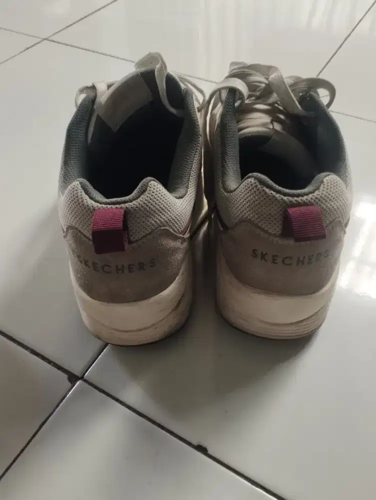 Sepatu SKECHERS