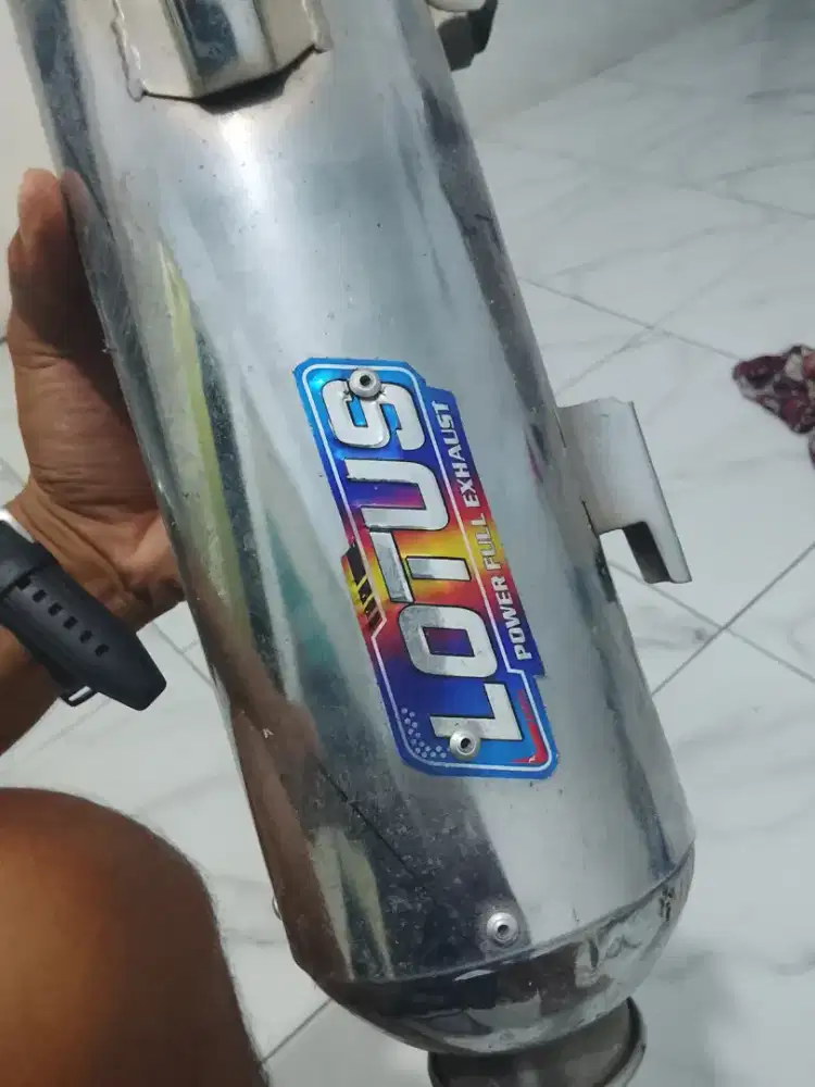 Jual kenalpot racing motor beat fi merek lotus dan velak motor Revo