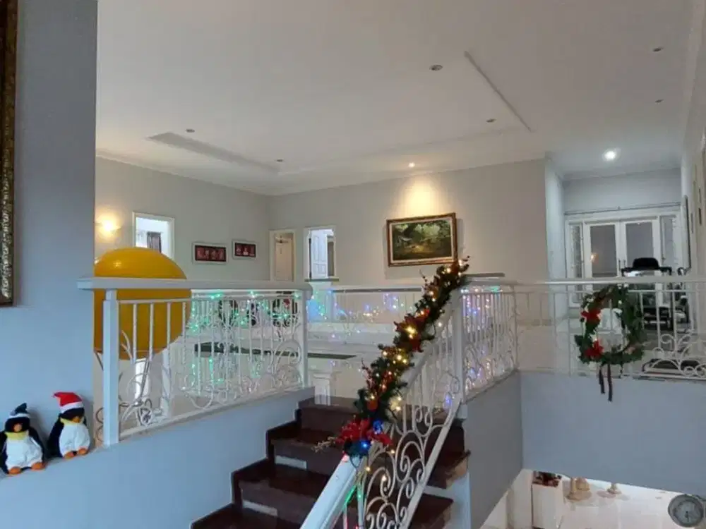 For Sale Rumah Mewah Minimalis Hook di Graha Family Surabaya Barat Kawasan Elit Blok Favorit