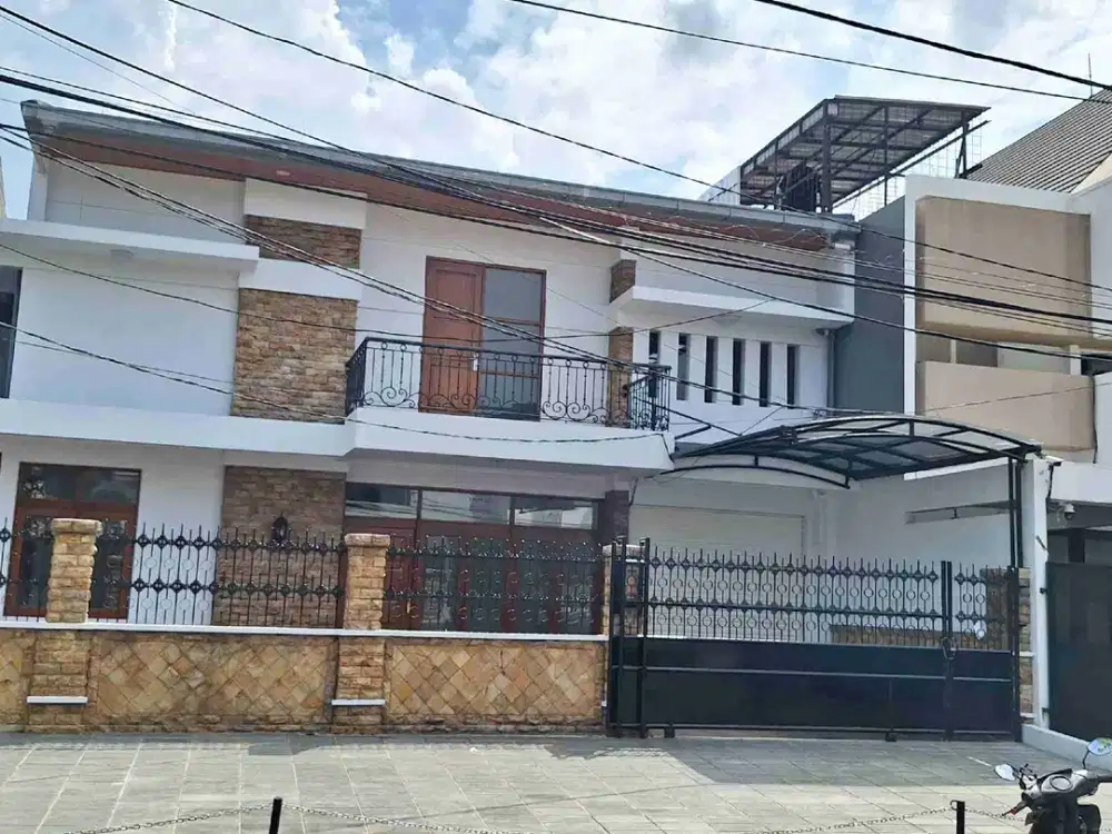 Dijual / Disewa Rumah Luas Cantik Terawat 2 Lantai SHM Dekat Pintu Toll Pondok Indah Jakarta Selatan