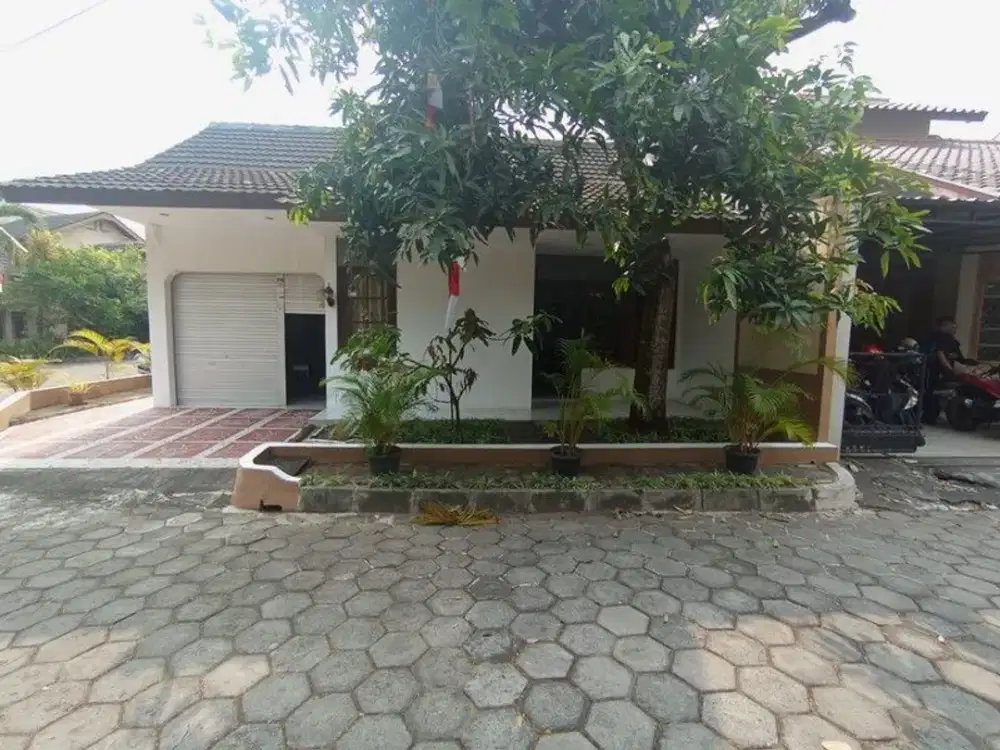 Rumah Hook Semi Furnished Dekat UII - Griya Perwita Wisata, Ngaglik.