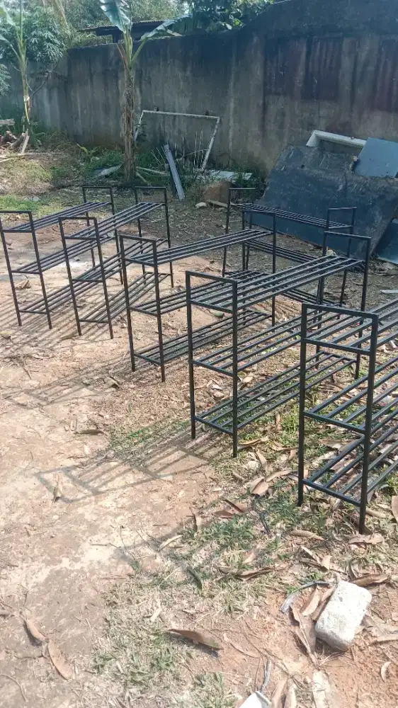 Rak sepatu / sendal