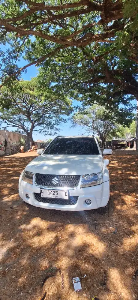 Suzuki grand vitara 2.4 matic putih