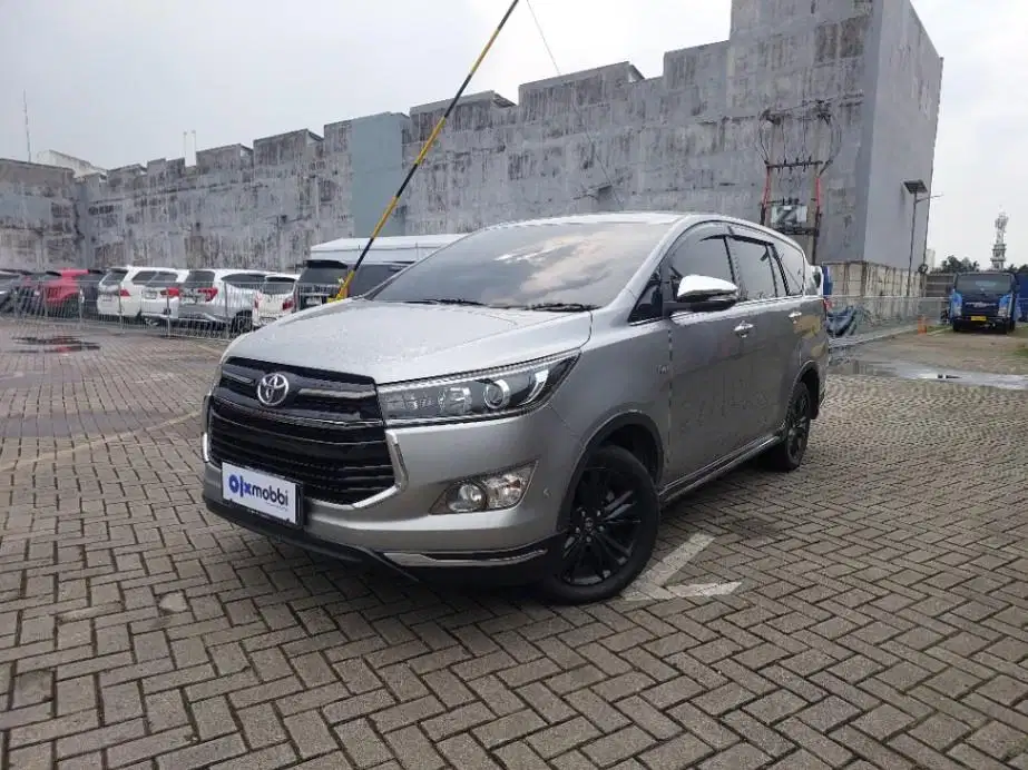 DP RENDAH Toyota Kijang Innova 2.0 Venturer Bensin-AT 2017 BOP