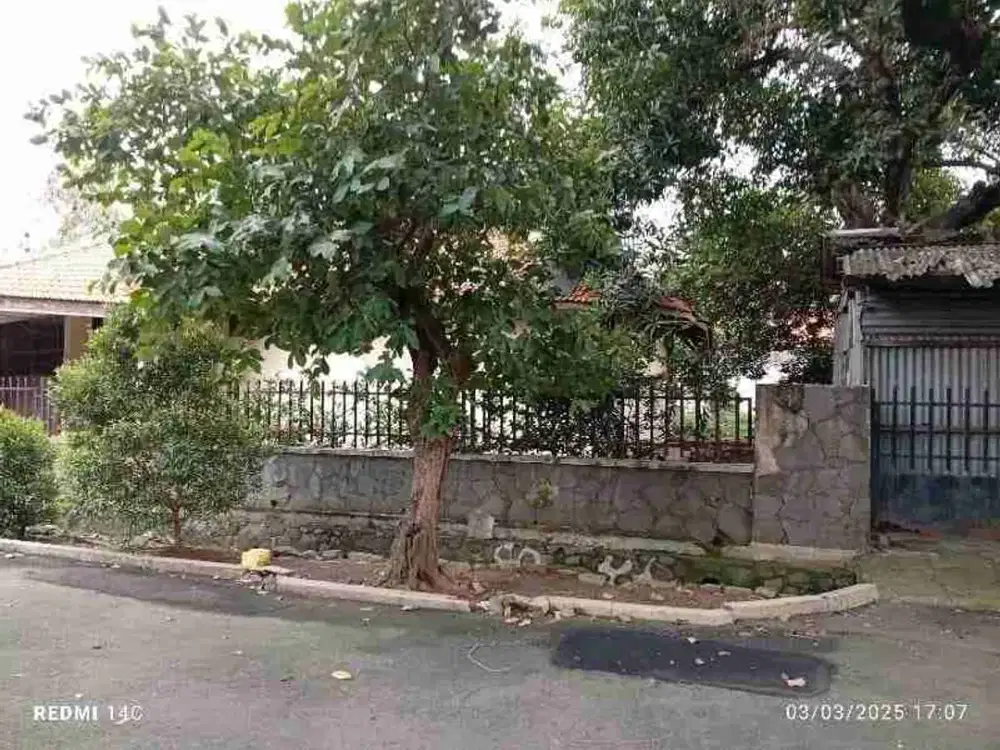 rumah Lama hitung tanah bisa belah 4 di pondok bambu , duren sawit