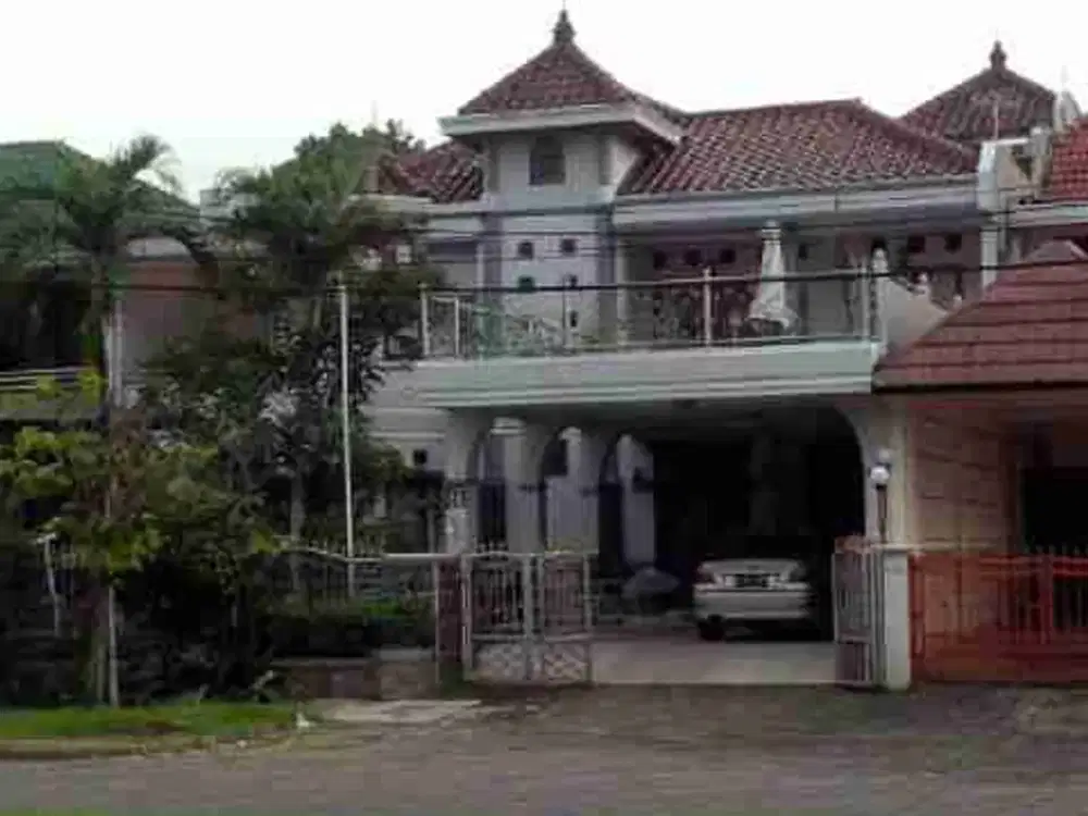 Dijual Rumah di Kemang Pratama 1 Bekasi :



SHM , LT 450m², LB +/- 600m², total 2,5 lantai. Tinggi lantai rumah 1 meter dari permukaan jalan raya.

Lantai 1 : KT 2, KM 2 + 2, dapur kotor dan dapur kering, kolam ikan, garasi dan carport bisa muat 5 Mobil.