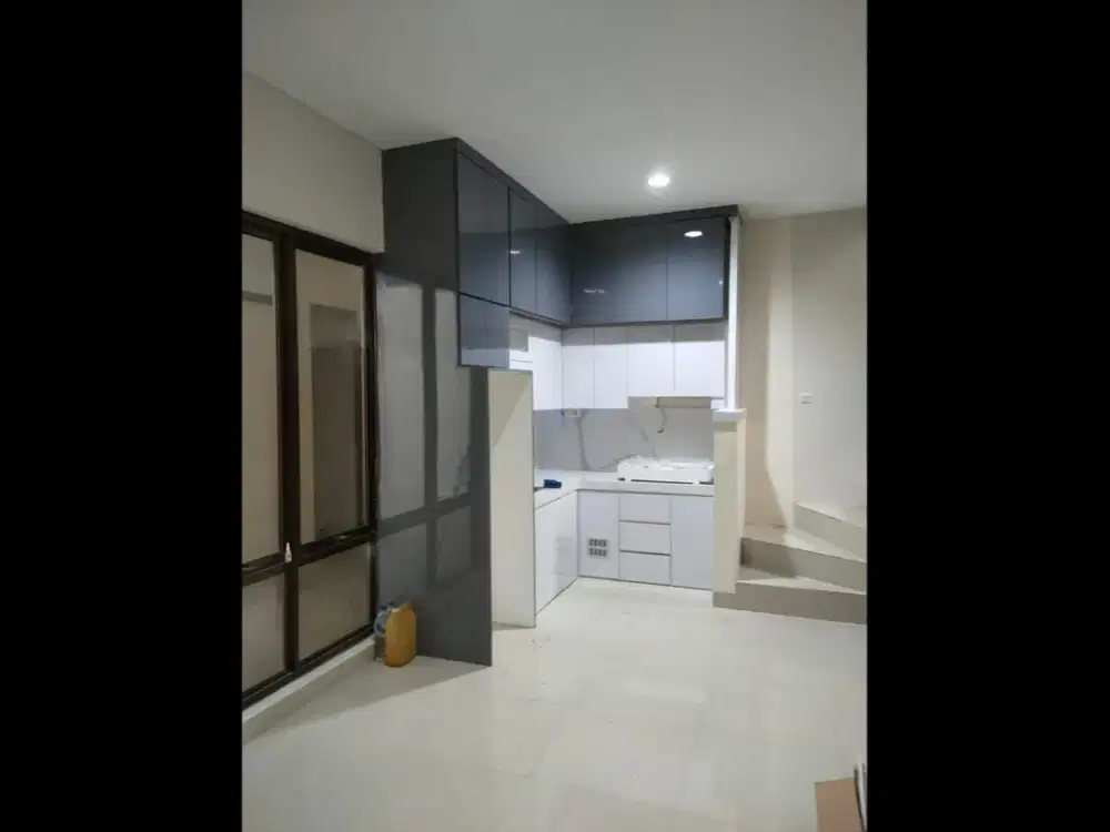 Disewakan Rumah Fully Furnished 4+1 Kamar di Sentul City