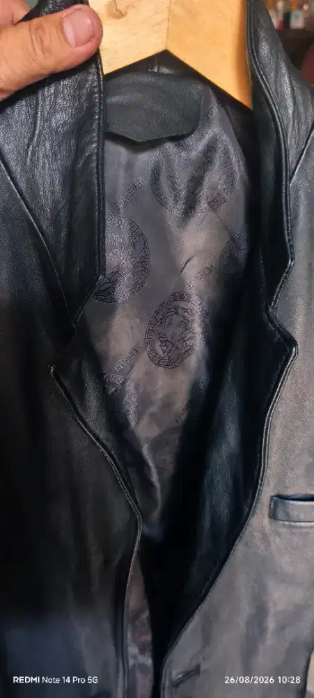 Jaket kulit versace cek barang langsung