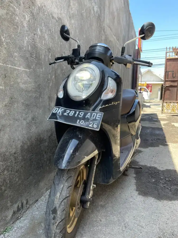 Scoopy prestige 2021 hitam