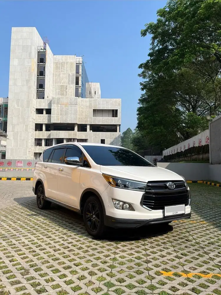Toyota Innova Venturer 2.4 2019