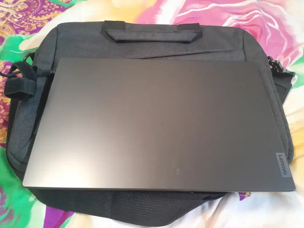 Di jual laptop lenovo ideapad slim layar 14inc, ram 4gb