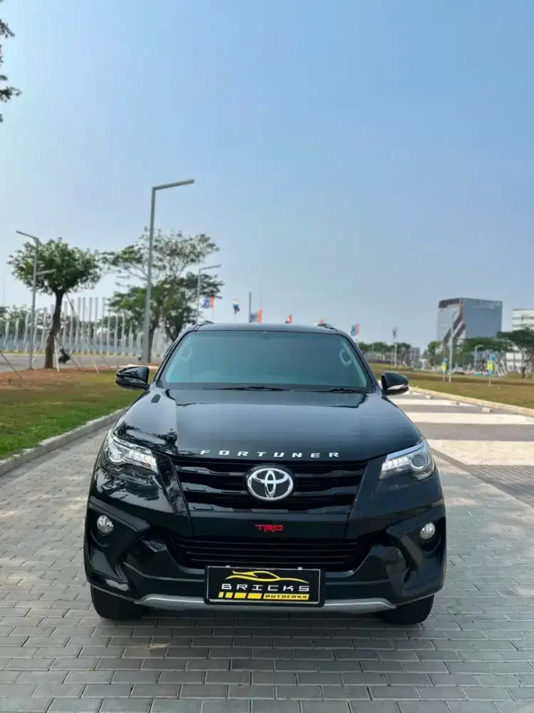 Toyota Fortuner 2.4 VRZ TRD AT