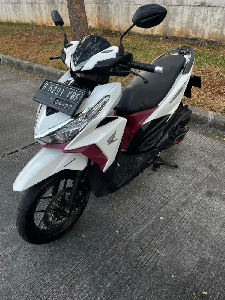 Vario 150 LED Old Putih Glossy
