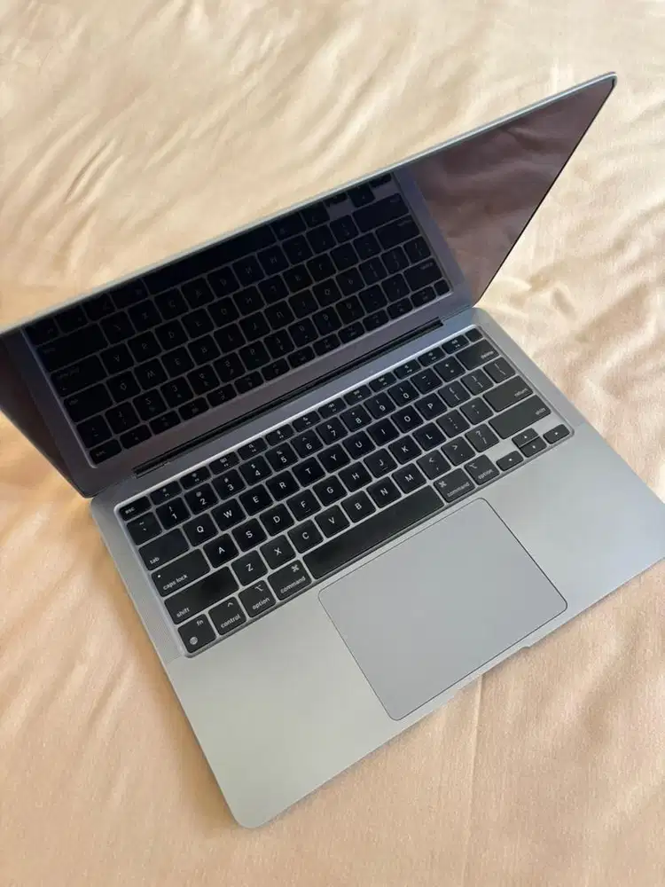 Macbook Air M1 include Original Carger