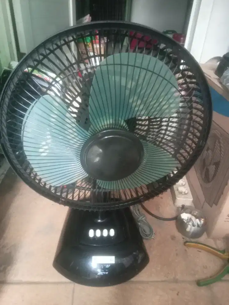 Kipas angin meja 12 inch merk cosmos normal nego tipis
