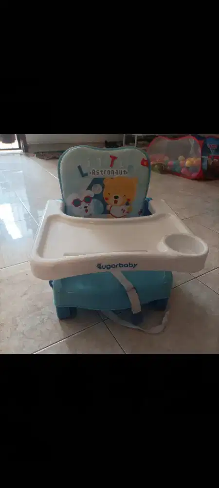 Meja makan bayi- belajar makan