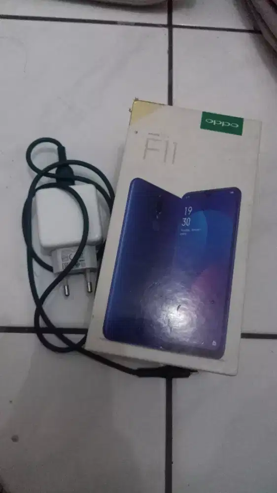 Oppo F11 warna hijau marmer
