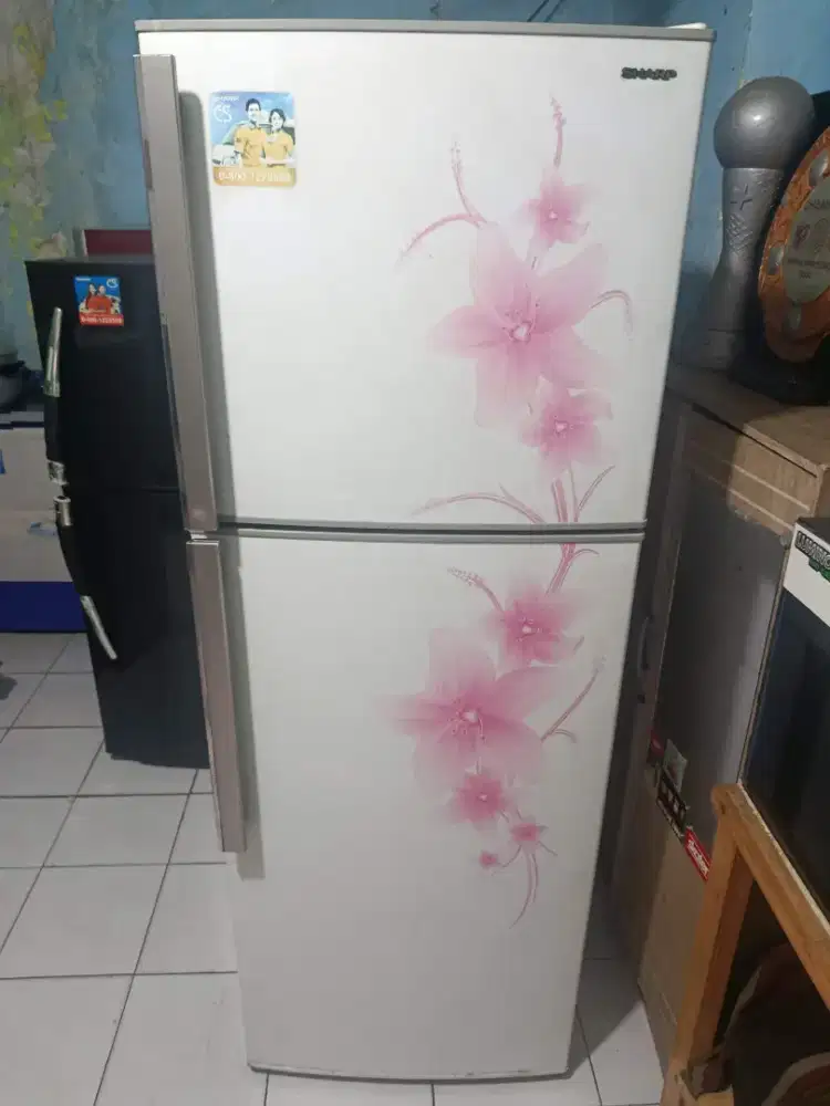 Kulkas 2 pintu merek Sharp JUMBO