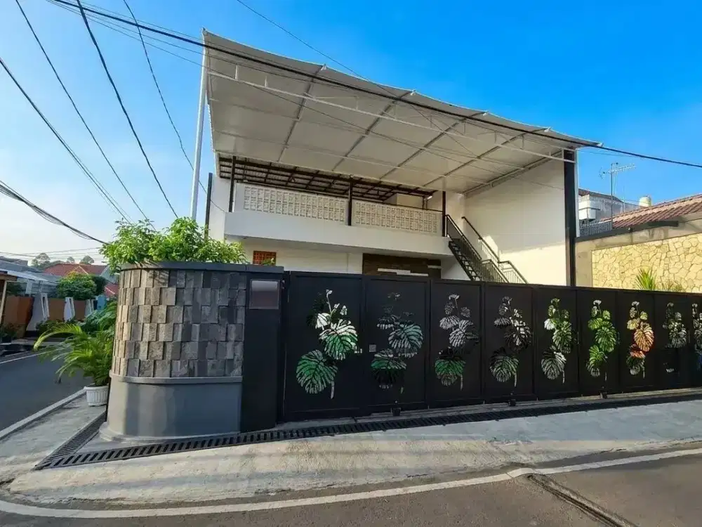 RUMAH TINGKAT HOOK STRATEGIS DI PINGGIR JALAN RAYA DUREN SAWIT, JAKARTA TIMUR