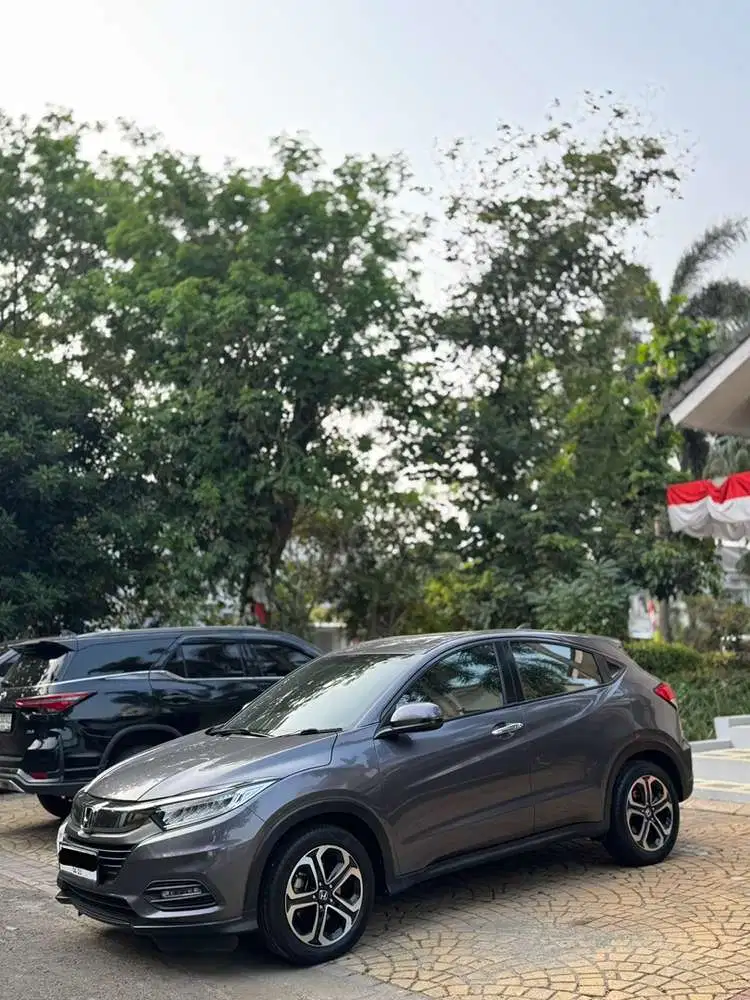 Honda HR-V HRV SE Special Edition E Plus 2021 LOW KM Putih Hitam Abu