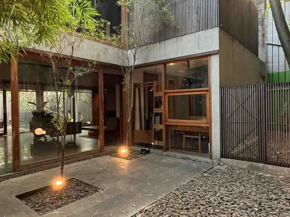 Rumah konsep tropical villa with private pool Berlokadi Di Puspita Loka BSD