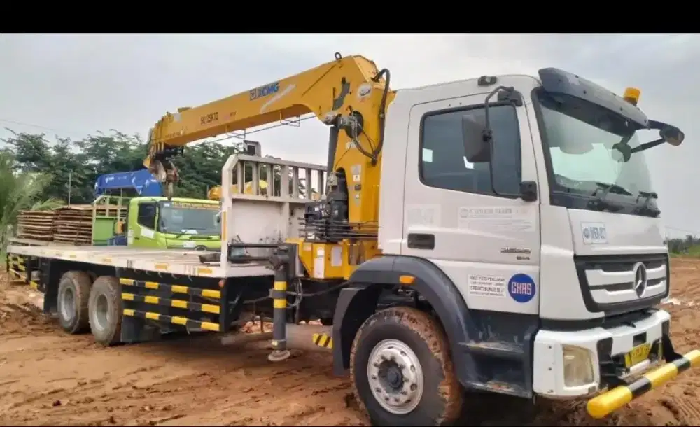 Truck crane kapasitas 12 ton tahun 2022