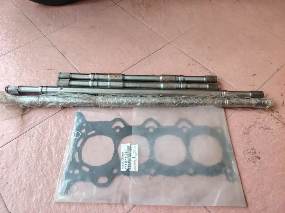 Drive shaft & gasket cylinder head ist 2003
