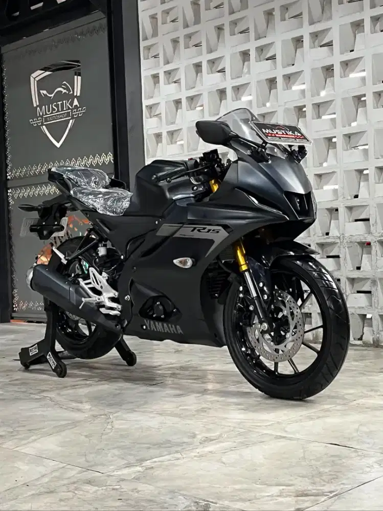 YAMAHA R15 V4 2025 - Chintia Mustika