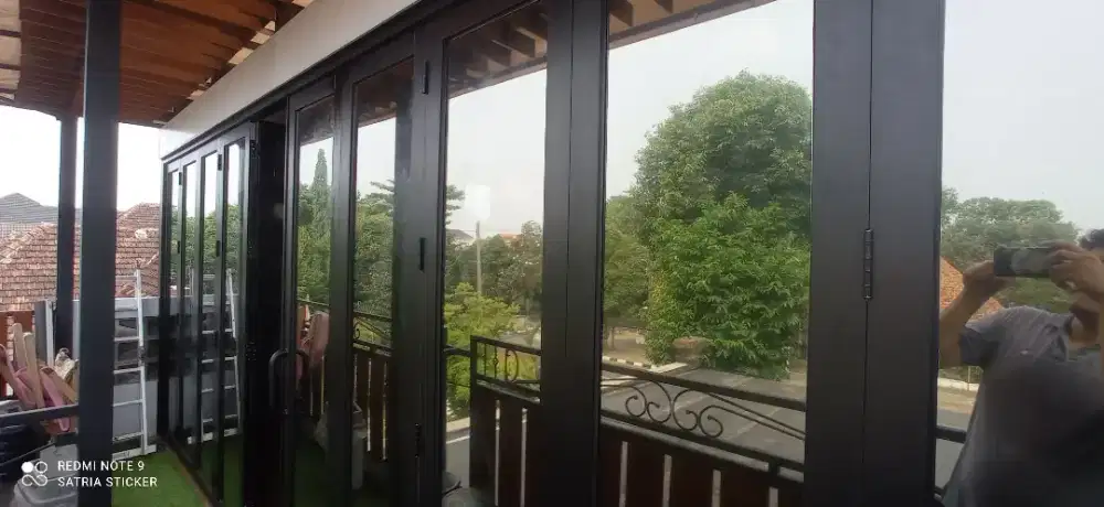 Kaca film cermin oneway unt privacy ruang kamar rumah & kantor anda