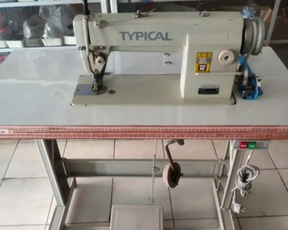 Mesin jahit typikal