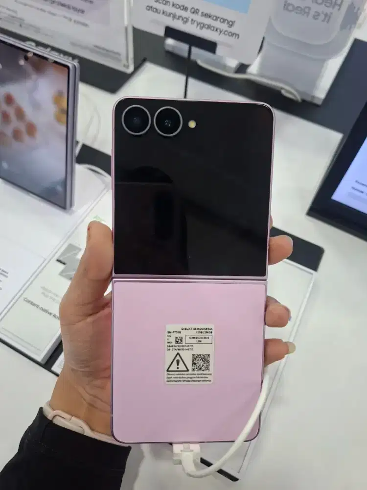 Samsung Galaxy Z Flip 8
